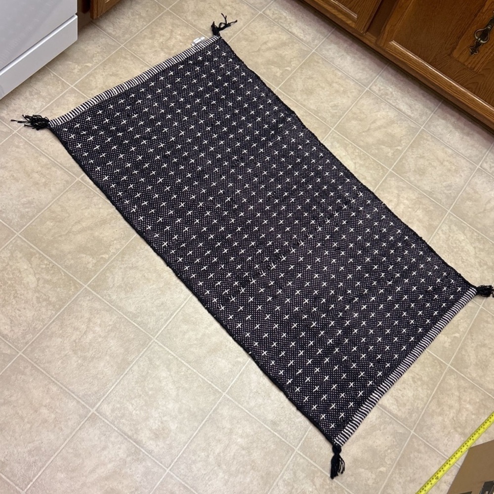 26x47 black&white woven HOBBY LOBBY rug